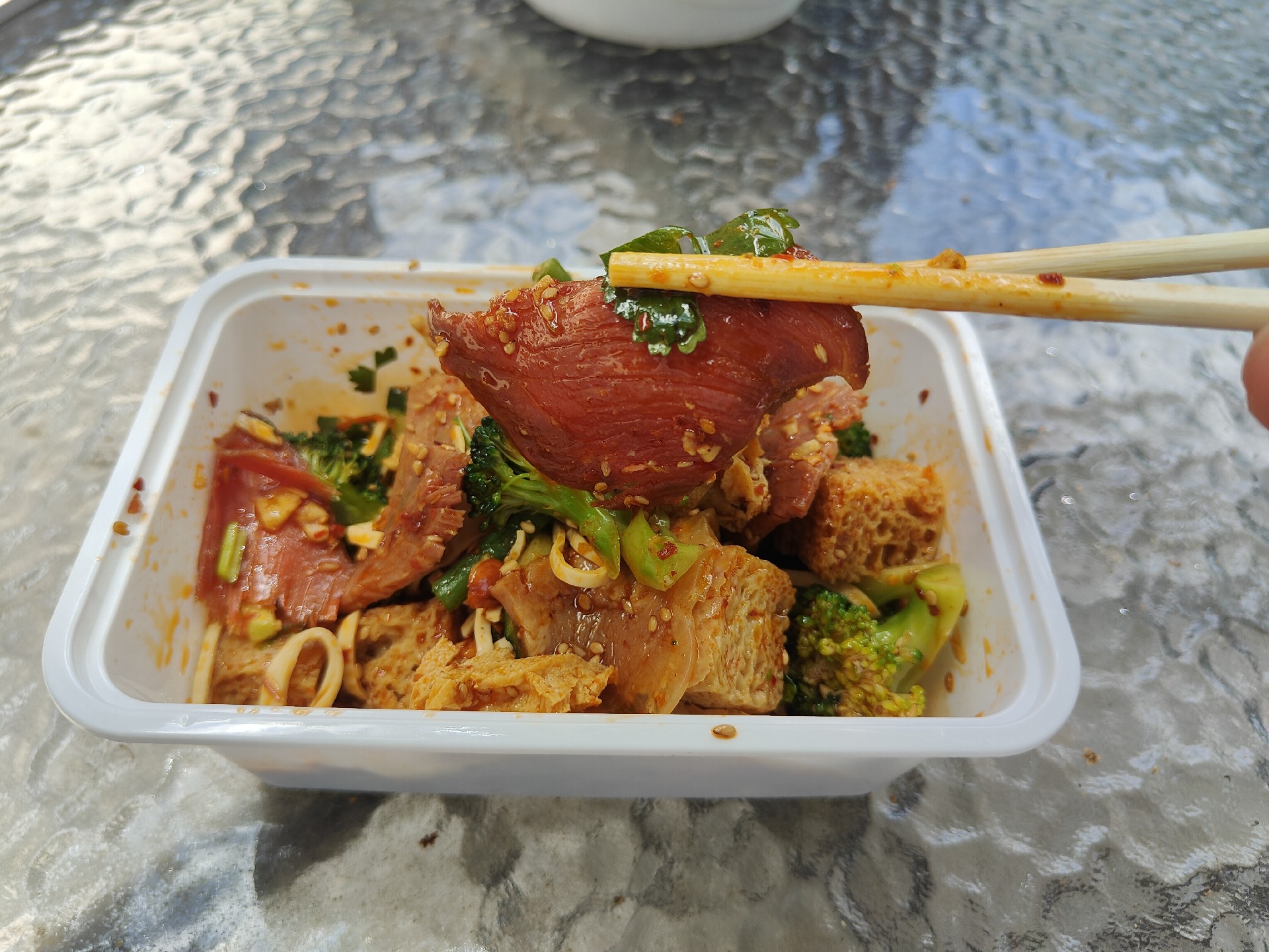 开一家传统餐馆有多难？对比之后，你才发现蜀渝拌的“轻”